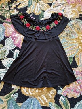 Chiciris - Black Off-Shoulder Top with Red Rose Embroidery - 2XL